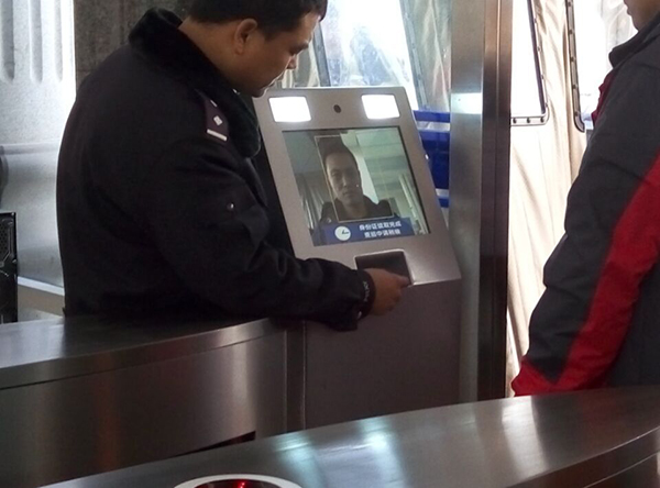 駕照科目一考試實(shí)名制人證合一自助考場(chǎng)解決方案