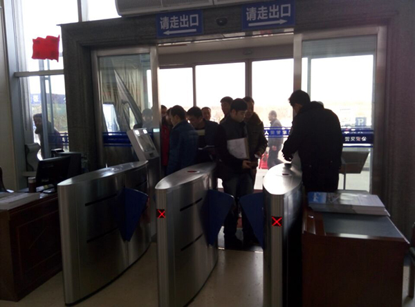 駕照科目一考試實(shí)名制人證合一自助考場(chǎng)解決方案